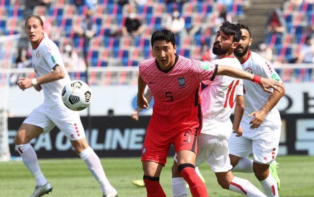 星空体育app下载-韩国队集训开门黑！郑又荣因同程航班发现新冠退队