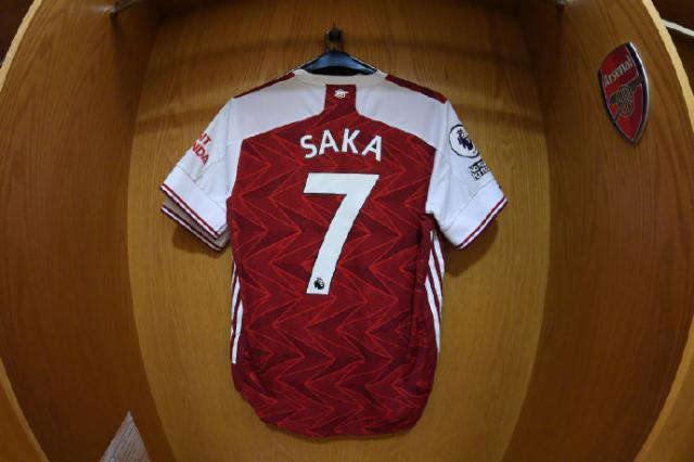 萨卡遭种族歧视 阿森纳发声：昂起头孩子，你没有错